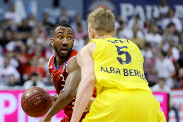 边路传中和 边路传中和